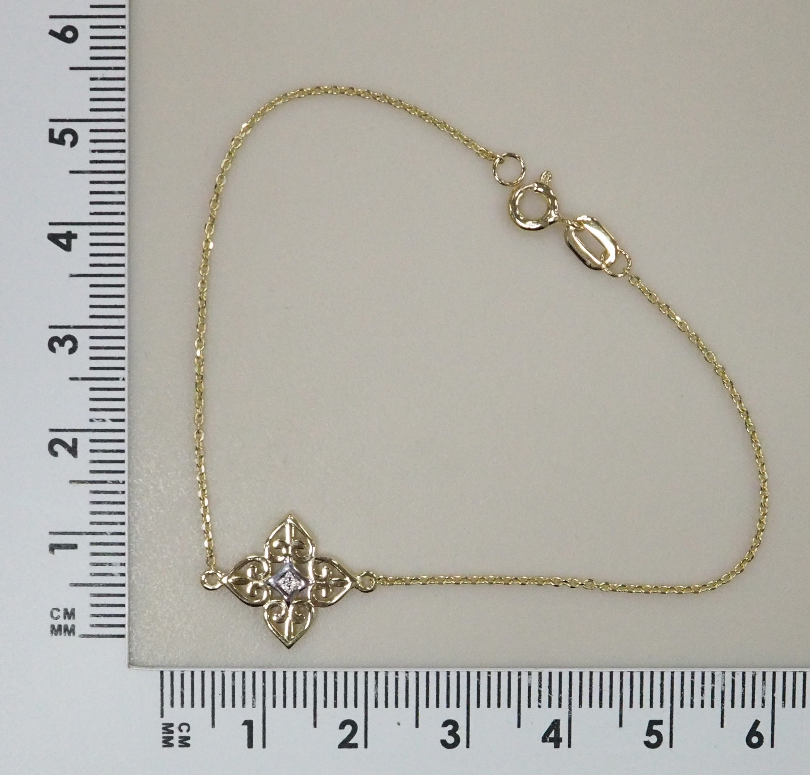 Браслет из желтого золота с бриллиантом